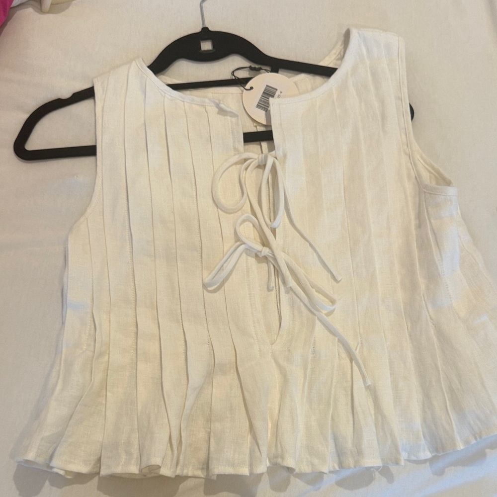 Chic Cream Sleeveless Blouse with Tie-Front
